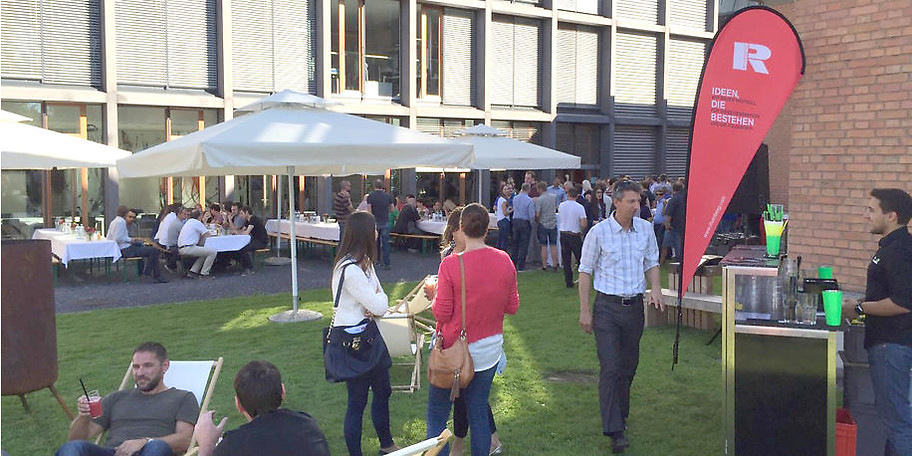 Bestimmt wird unsere mobile Cocktailbar auch Ihre Gäste faszinieren