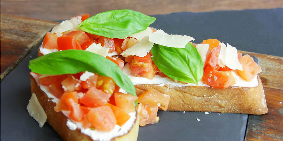 Klassische italienische Bruschetta im Aposto in Bamberg