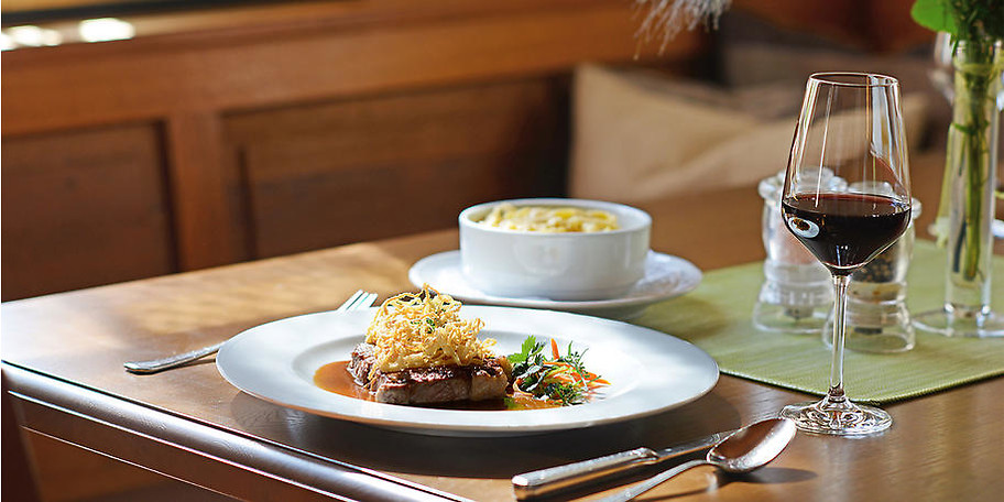 Wir verwöhnen mit deftigen, schwäbischen und Allgäuer Gerichten