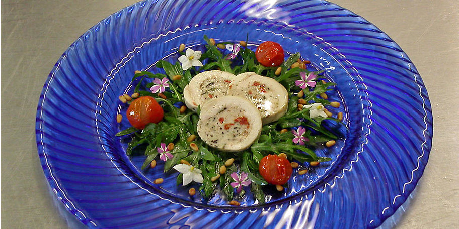 Genießen Sie bei uns Bio-Spezialitäten von glücklichen Schweinen, Kälbern, Weiderindern, über Süßwasserfische bis hin zum besten Käse