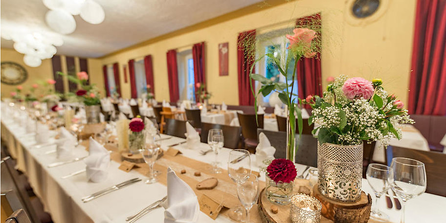 Unser Restaurant wurde im landesweiten Wettbewerb „Ausgezeichnete Bayerische Küche” mit drei von drei Rauten ausgezeichnet