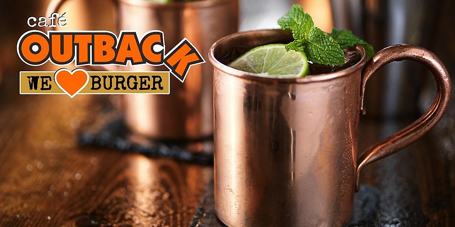 Unsere Bar  versorgt Dich mit erfrischenden Drinks, fruchtigen Cocktails, ausgezeichnetem Kaffee und kaltem Bier vom Fass