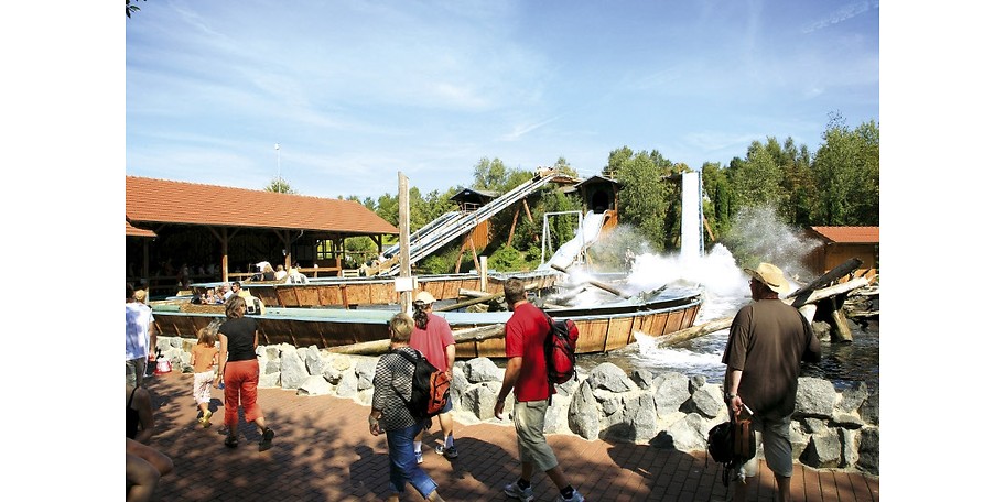 Auf geht's zur Wildwasserbahn!