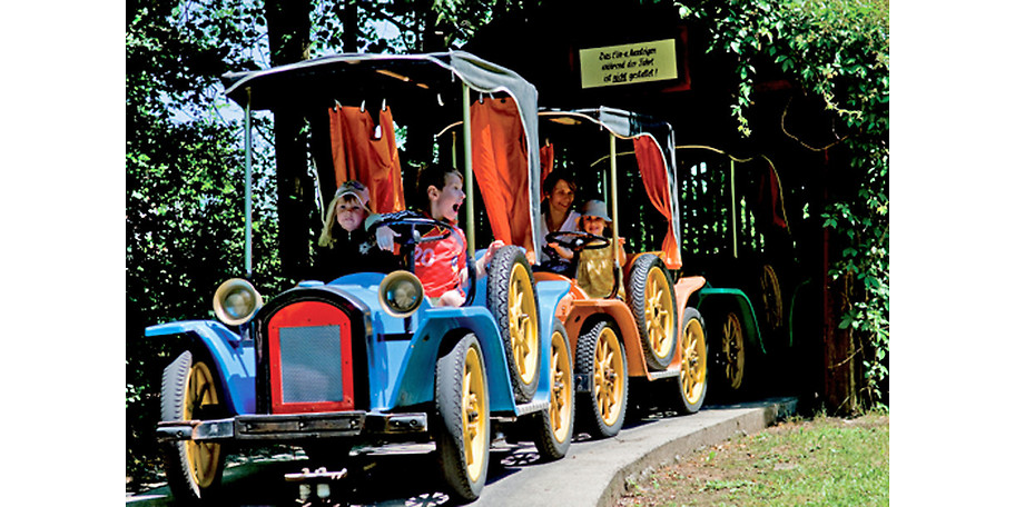 Schloss Thurn - Oldtimer fahren für Groß und Klein
