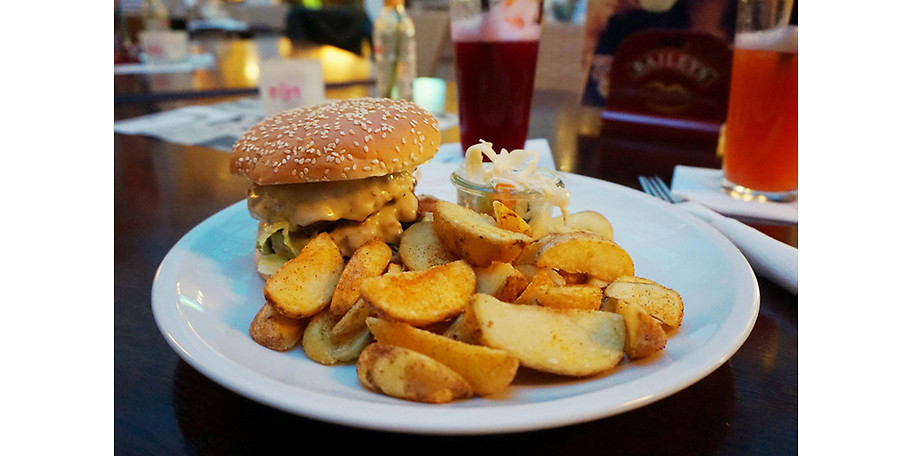Von Burger bis zu vegetarischen Gerichten ist im Café Esspress für jeden Geschmack etwas dabei