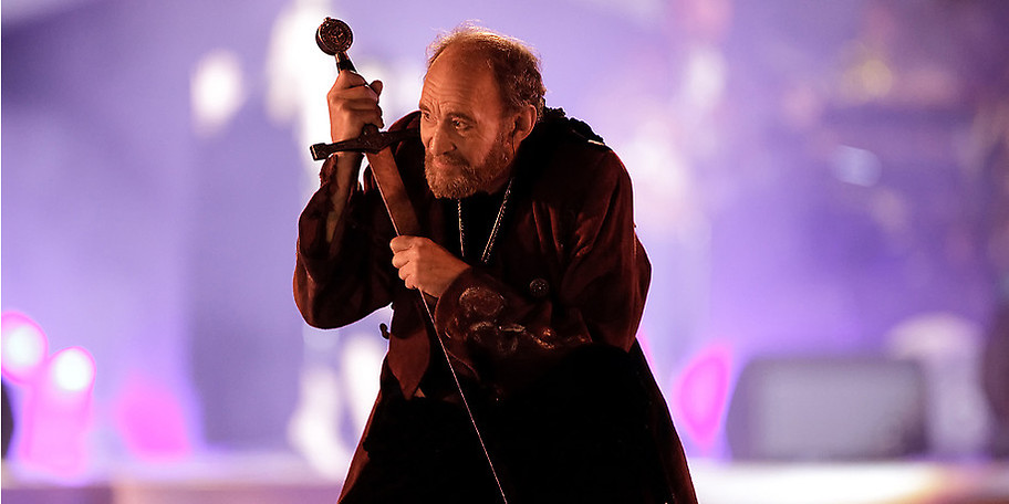 Lassen Sie sich von dem Schauspieler Michael Mendl durch Excalibur begleiten