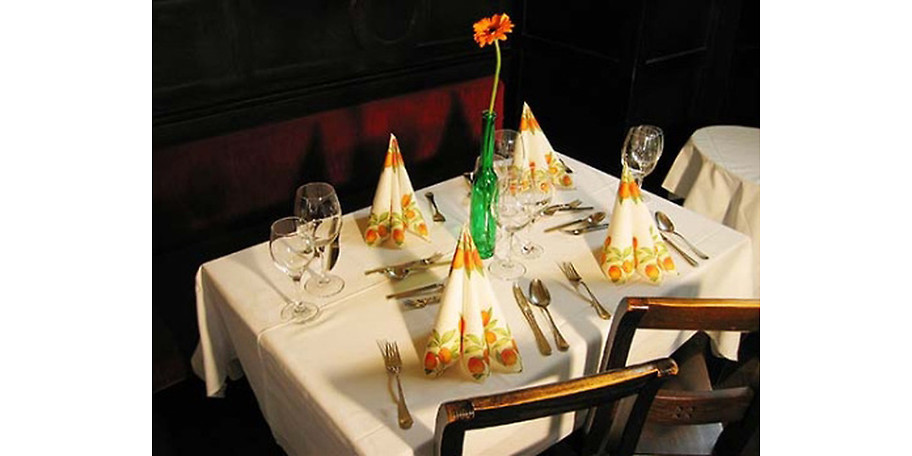 Nicht nur Ambiente und Essen sollten stimmen, auch der Service ist wichtig um einen perfekten Besuch in unserem Haus zu garantieren