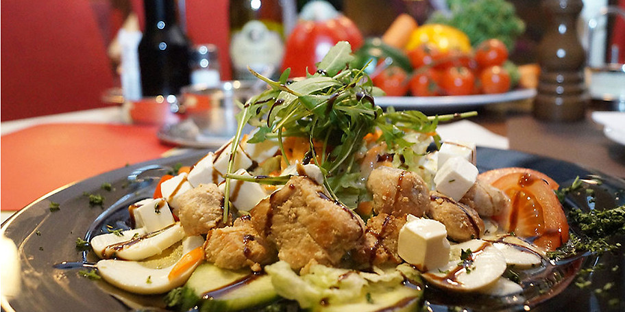 Die kreativen Speisen werden mit den besten Zutaten für Sie gemacht