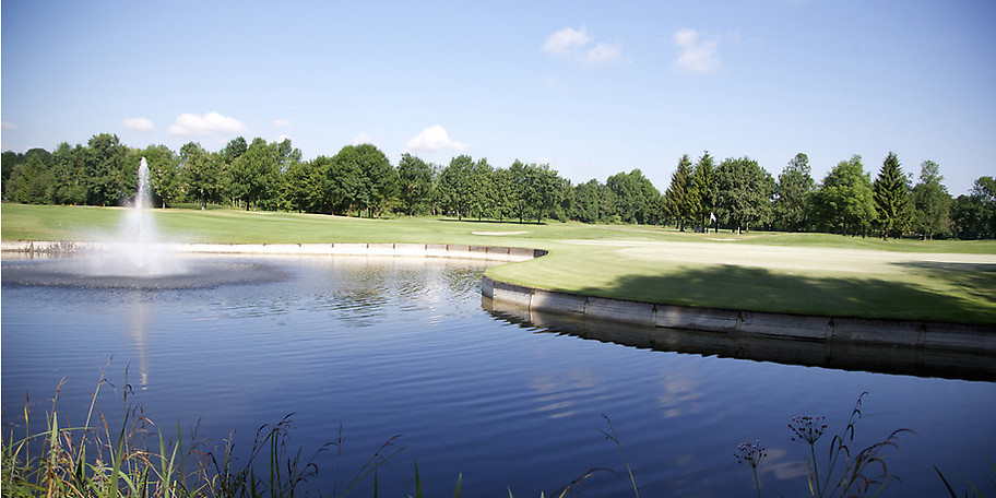 Der durchweg flache und lange Platz erfordert ein technisch und taktisch versiertes Golfspiel – ideal für sportliche Golfer