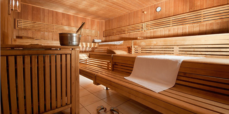 Entspannen Sie in der finnischen Sauna und vergessen Sie den Alltagsstress