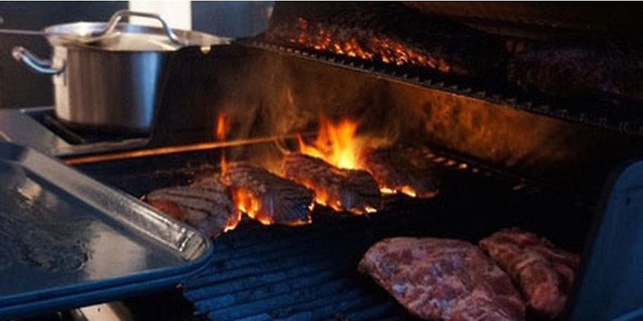 Fleisch bestaunen, besprechen, diskutieren und essen im *KUTCHiiN