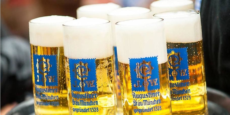 Im herrlichen Augustiner Schützengarten genießen Sie kühles Bier unter der Sonne von München-Sendling