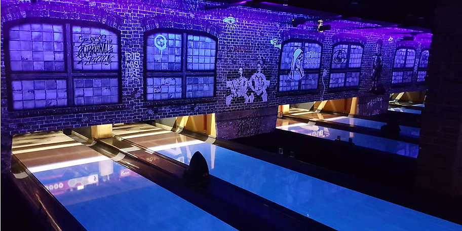 Bowlen im Schwarzlicht im BOB'S in München