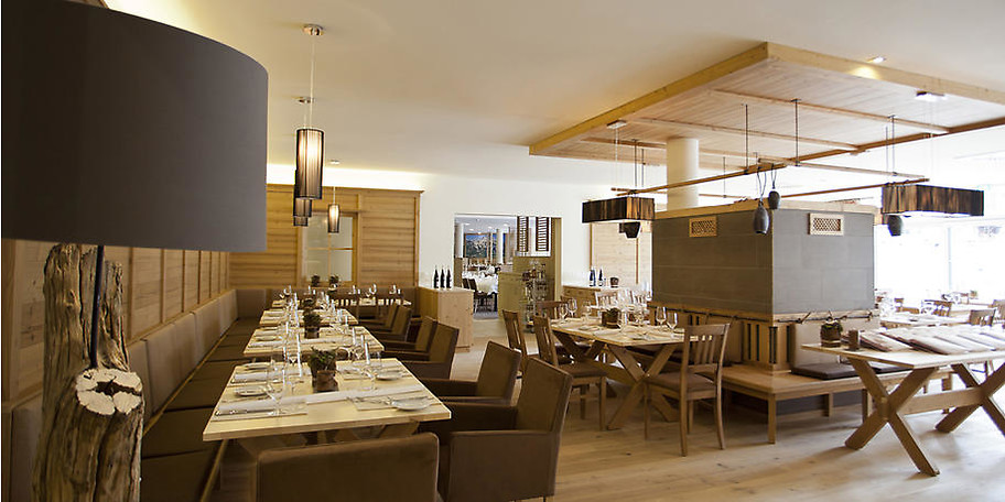 Entspannen zwischen Bergsicht und offenem Kamin in unseren Restaurants
