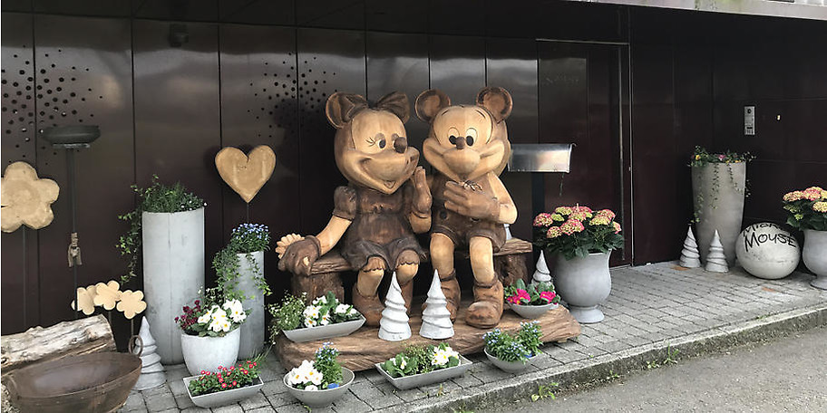 Dekoartikel und Schnittblumen soweit das Auge reicht