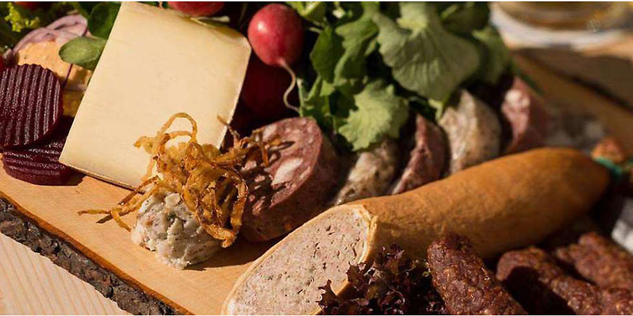 Im Gasthof Schwaigeralm können Sie leckere österreichische Schmankerl genießen