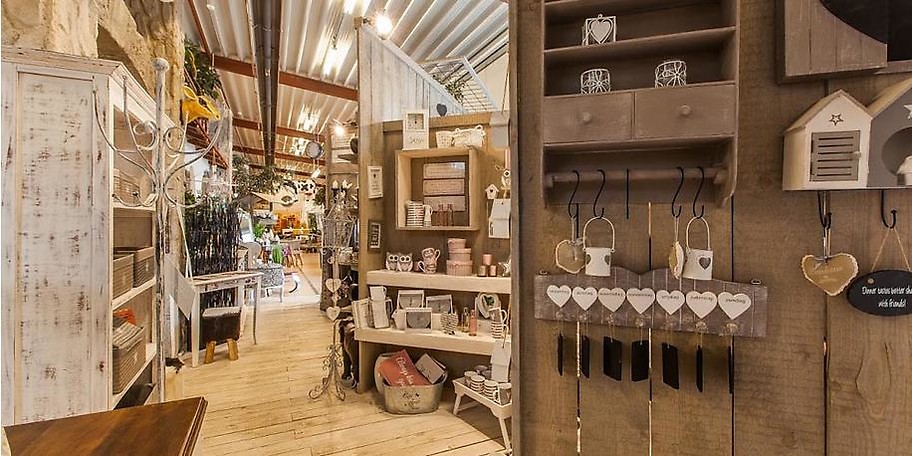 AMD – das sympathische Ideenhaus für massive Holzmöbel aus aller Welt.