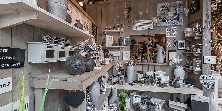 Im schönen Bad Driburg, nur 20 Minuten von Paderborn entfernt, bieten wir Ihnen auf einer Ausstellungsfläche von 3.500 qm die Möglichkeit sich von der Qualität unserer Produkte zu überzeugen. 