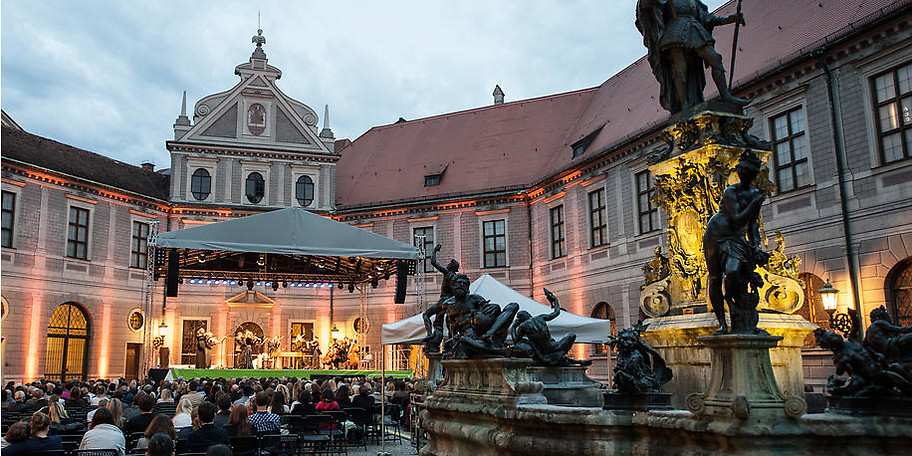 ABBA-Night Open Air direkt an der Residenz in München